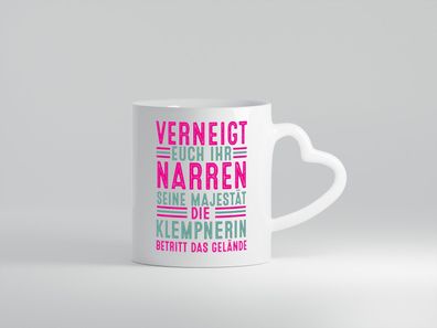 Verneigt euch: Klempnerin | Klempnerinnen - Herz Tasse Weiß