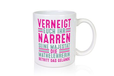 Verneigt euch: Mathelehrerin | Lehrer | Mathe - Tasse Weiß