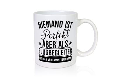 Verdammt nah dran: Flugbegleiter | Steward | Flughafen - Tasse Weiß