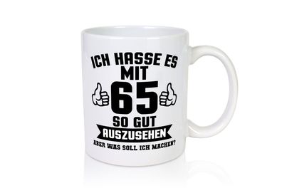 Gut aussehen mit 65 | Zahl 65 | Daumen hoch - Tasse Weiß