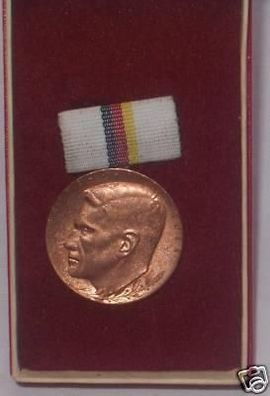 DDR Medaille Dr. Theodor Neubauer in Bronze mit Etui