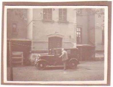 16657 Photographie eines uralten Auto um 1920