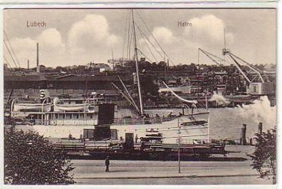 16866 Ak Lübeck Hafen mit Schiffen um 1910