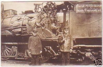 26996 Foto Ak Lokomotive mit Fliegertreffer 1. Weltkrieg