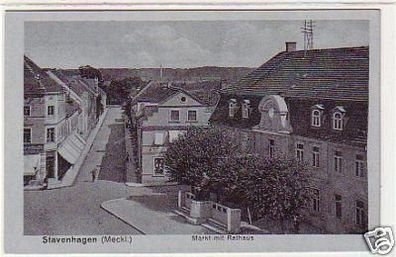 32651 Ak Stavenhagen in Meckl. Markt mit Rathaus um 1926