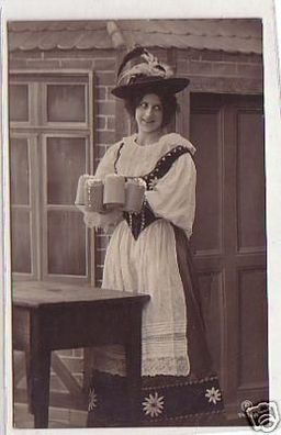 24290 Ak Frau in Tracht mit Bierhumpen in der Hand 1907