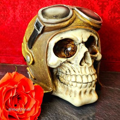 Skulptur Totenkopf mit Fliegermütze und Brille, Steampunk Art.-Nr. 12396