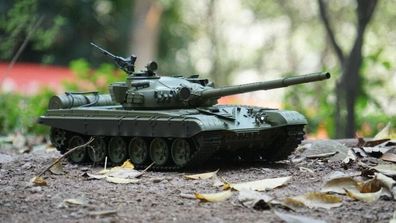 Ferngesteuerter Panzer mit Schuss "Russicher T-72" Heng Long 1:16, Stahlgetriebe -V 7