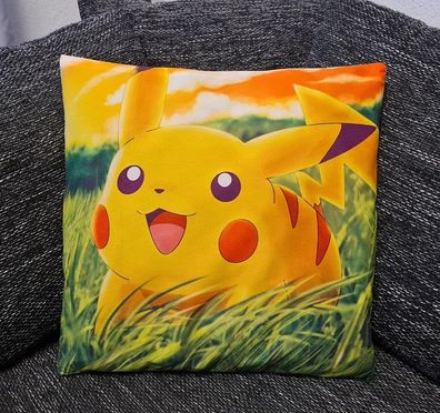 Pokemon Kissenbezug Pikachu im Gras 45cm x 45cm