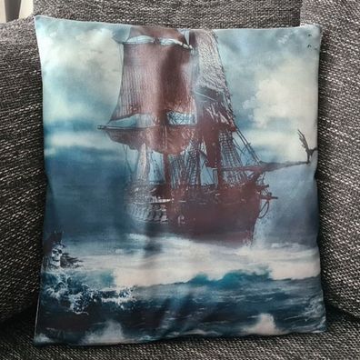 Kissenbezug Piratenschiff auf dem Meer - 45cm x 45cm