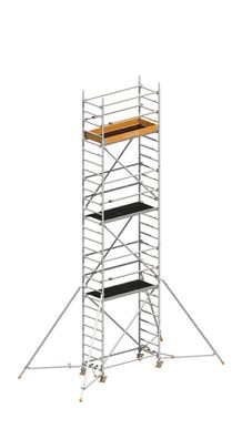 Layher Rollgeruest Uni Leicht mit Sicherheitsaufbau P2 und Uni Telegelaender sowie a