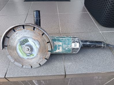 Makita Winkelschleifer mit Diamantscheibe (45) DK