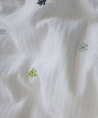 Fleuresse Seersucker Bettwäsche 155x220 weiß bestickt mit Punkten Wende 444506-10