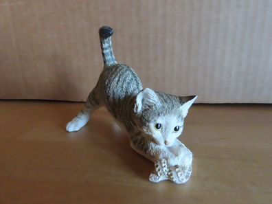 Figur Katze spielendes Kätzchen Kitten Playing with Ribbon 01355
