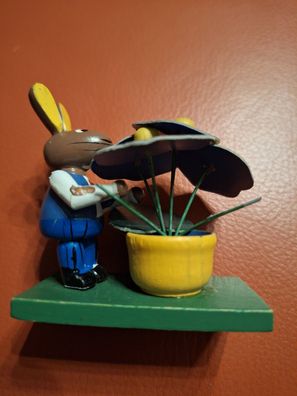 kleine Osterdeko - Hase mit blauen Blumen