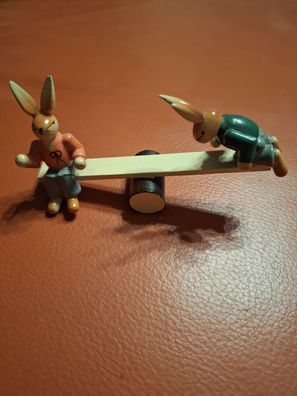 kleine Osterdeko - Erzgebirge Volkskunst- Hasen auf Wippe