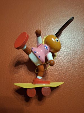 Strauchschmuck Erzgebirge Volkskunst Hase auf Skatebord