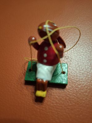 Osterdekoration Hase auf Schaukel