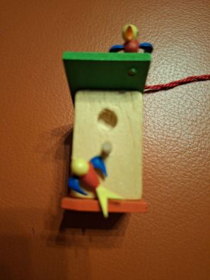 Osterdekoration Strauchbehang Vogelhäuschen