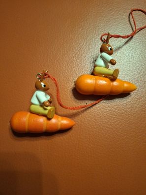 Osterdekoration Strauchbehang Hasen auf Möhre Volkskunst Erzgebirge