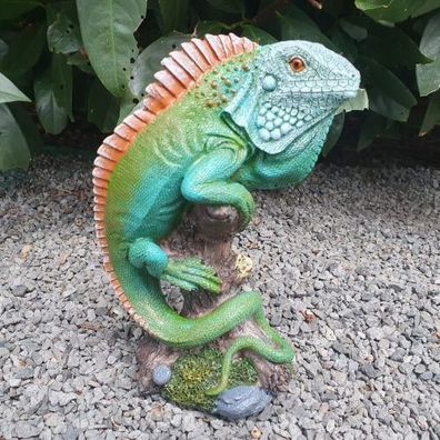 Gartenfigur Leguan Figur auf einem Ast 16 cm