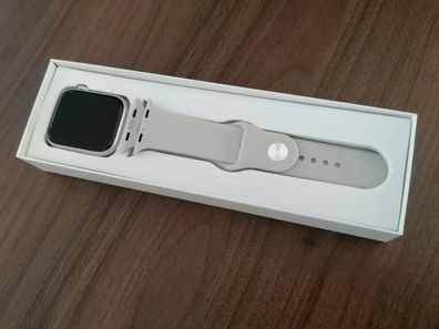 Apple Watch Series 7 GPS 41mm Silber Polarstern / Smartwatch / 36 Monate Gewähr
