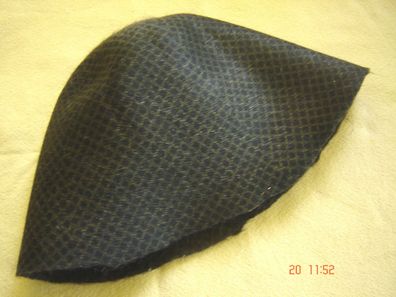 Hutstumpen Wolle m Mohair bedruckt kl Karo schwarz oliv 110 gr Ü 48 Rd 82cm Stu 713