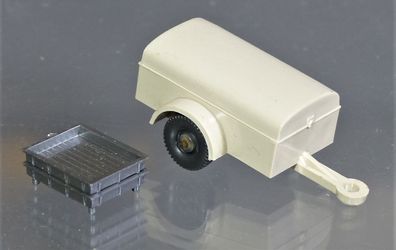 Wiking H0 50 Autoanhänger PKW Anhänger einfache Deichsel lichtgrau 2 Kisten silbe