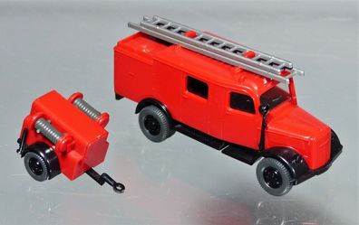 Wiking H0 863 Opel Blitz 39-LF8 Feuerwehr mit Anhänger Löschzug Oldtimer Veteran