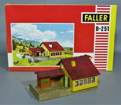 Faller H0 B-251 Ferienhaus Ferienwohnung Jutta Haus Modellhaus mit OVP GEBAUT