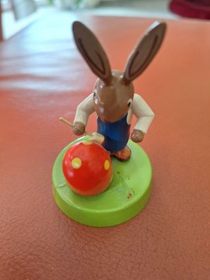 Süsse Osterdeko Hase mit Osterei Holz Erzgebirge