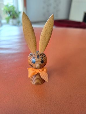 Hase mit Schleife aus dem Erzgebirge Volkskunst Holz DDR