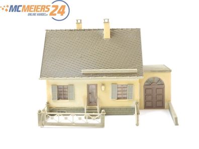 Spur H0 Gebäude Haus Wohnhaus Einfamilienhaus mit Garage