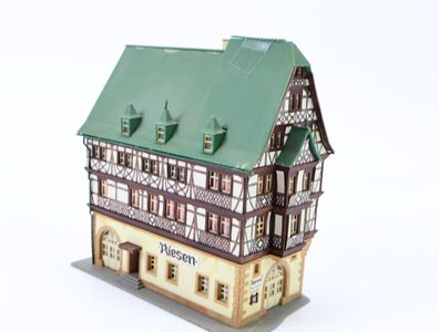Kibri N Gebäude Altstadthaus Fachwerkhaus mit Gaststätte "Riesen"