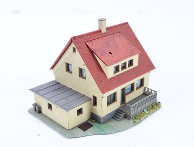 Kibri N Gebäude Wohnhaus Familienhaus Stadthaus mit Balkon und Garage
