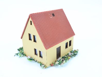 Auhagen H0 TT 12237 Gebäude Haus "Elke" Stadthaus Wohnhaus mit Figur