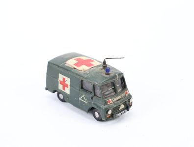 EKO Militärfahrzeug Sanitäts PKW Ambulance 2 TN SAVA 1:86