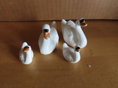 Figur Schwan Schwanenfamilie 2 große + 2 kleine Schwäne