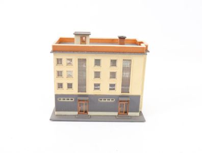 Faller N 2291 Gebäude Wohnhaus Stadthaus mit Ladenzeile Boutique gebaut