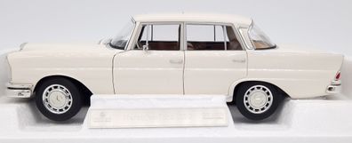 Norev 183921 Norev 183921 Mercedes-Benz 220 S (W111) 1:18