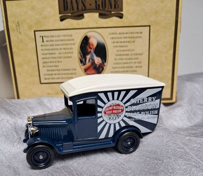 Chevrolet Van 1934 Cherry Blossom , Days Gone / Lledo