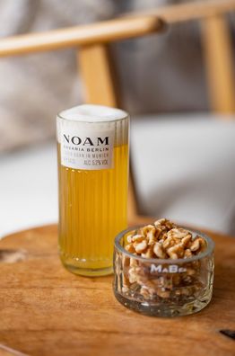 Noam - Bavaria Berlin - nachhaltiges Trinkglas mit wunderschöner Struktur