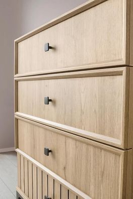 Kommode Modernes Holzdesign Elegante Schwarze Akzente Viel Stauraum Möbel