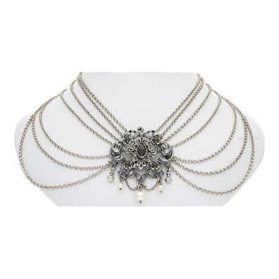 Trachtenhalskette 835 Silber geschwärzt, Granat, Akoyazuchtperle, getragen 25323330