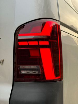 Voll LED Lightbar Design Rückleuchten für VW T5 03-09 / T5 GP (Facelift) 10-15 rot