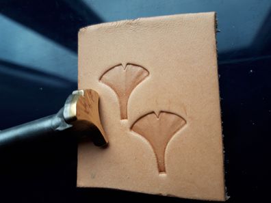 015-04 Ginkgo Blatt I. Handgemachte Lederstempel Punziereisen