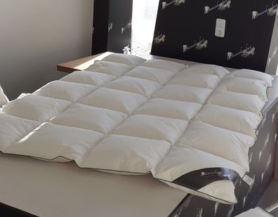 Daunendecke 135x200, 4x6 Kassetten. Decke. Bettdecke. Neu. Vom Hersteller