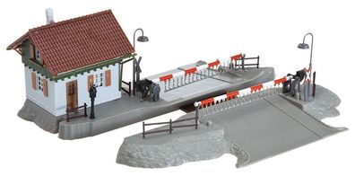 Faller 120174 Bahnübergang mit Schrankenwär Spur H0