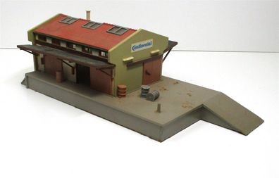 Spur H0 Fertigmodell Lagerschuppen mit Rampe