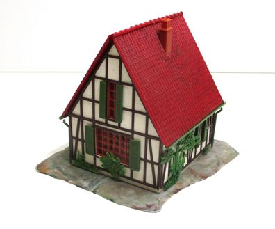 Spur H0 Fertigmodell Fachwerkhaus mit Spitzdach